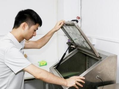 格雷希尔GripSeal员工检查机器